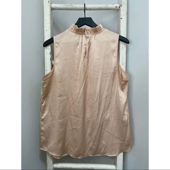 Banana Republic Light Pink Silk Sleeveless Blouse - Picture 2 of 3